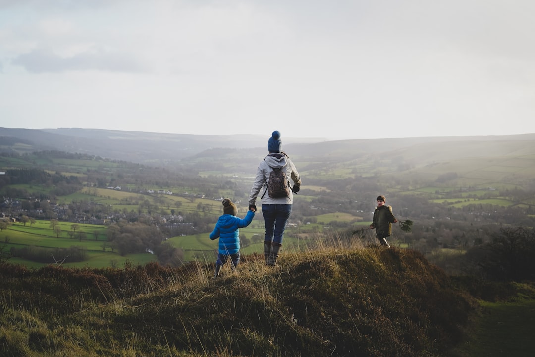 Photo family hiking