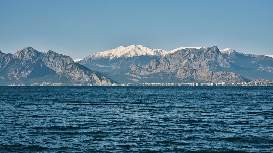 sea vs mountain differences infographic